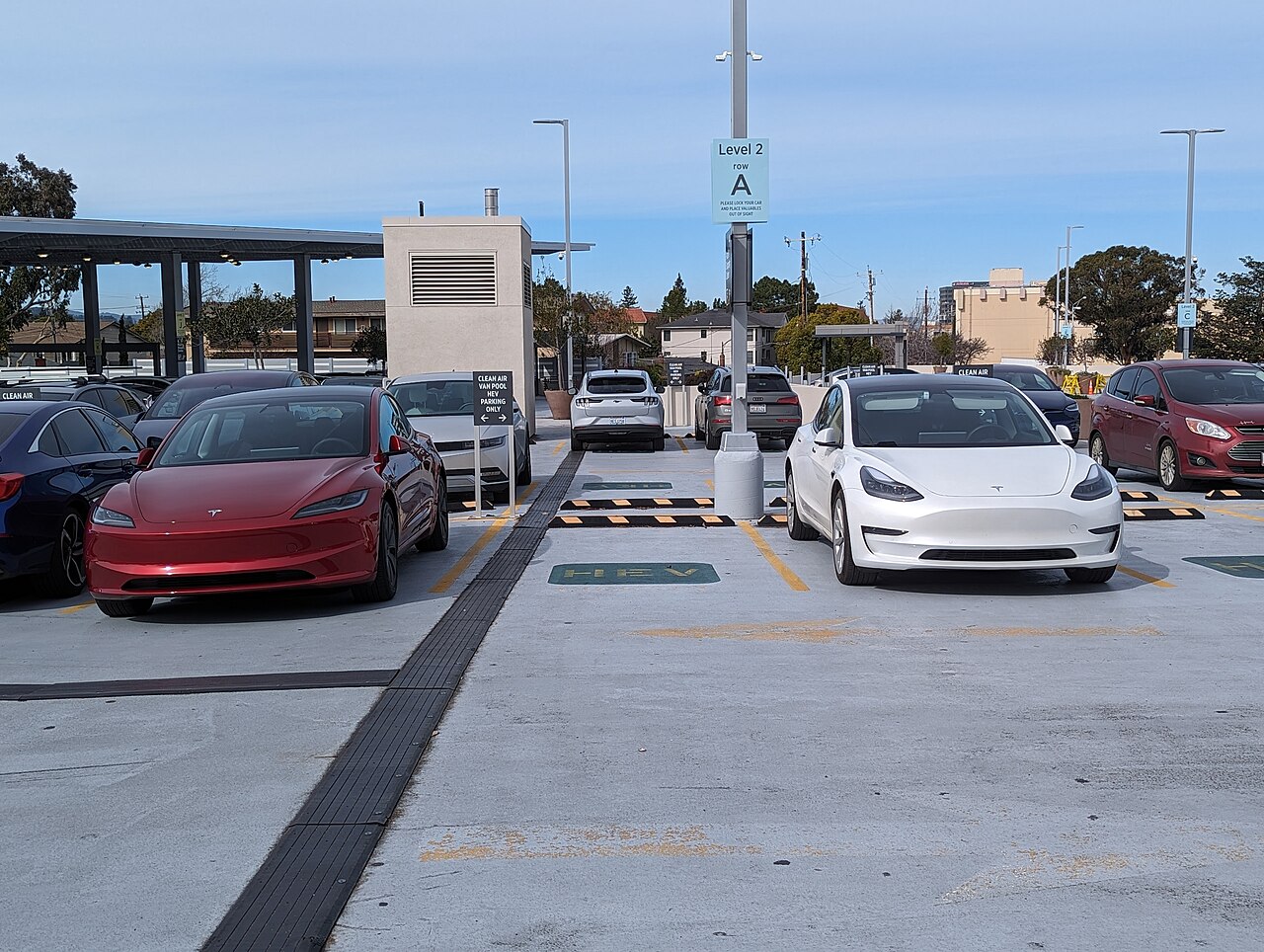 Tesla Model 3 — exteriör och profil