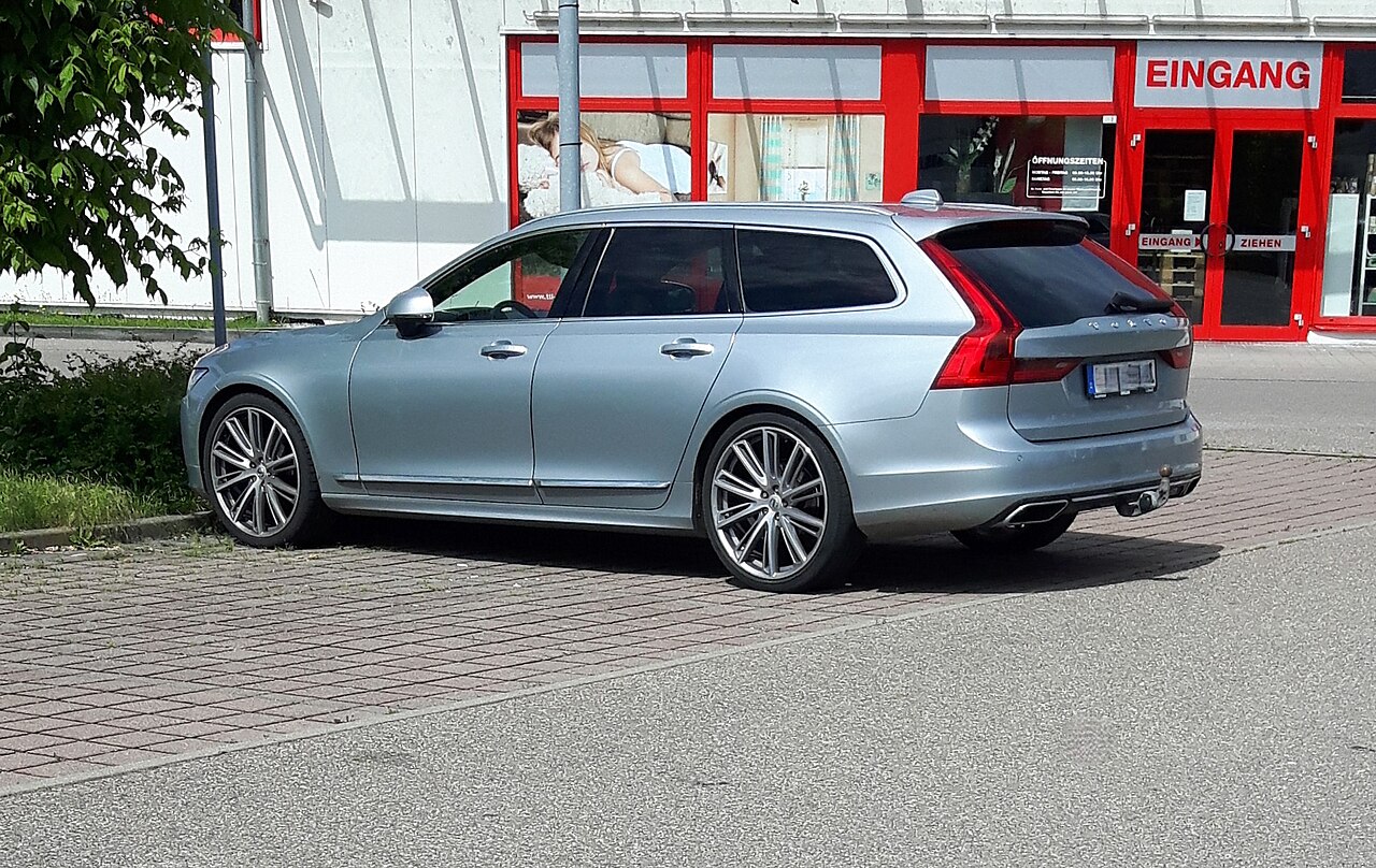 Volvo V90 — exteriör och profil
