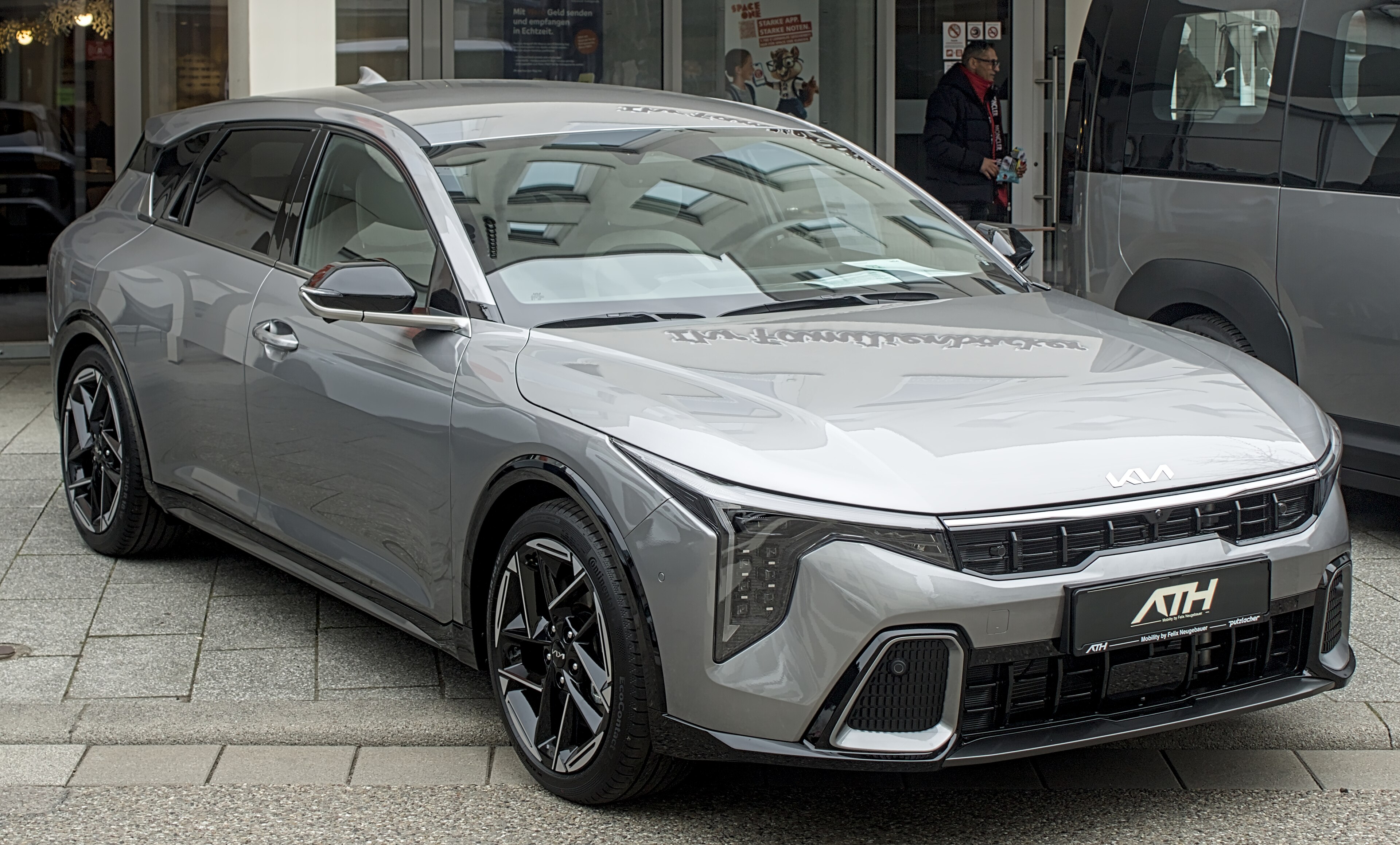 Kia K4
